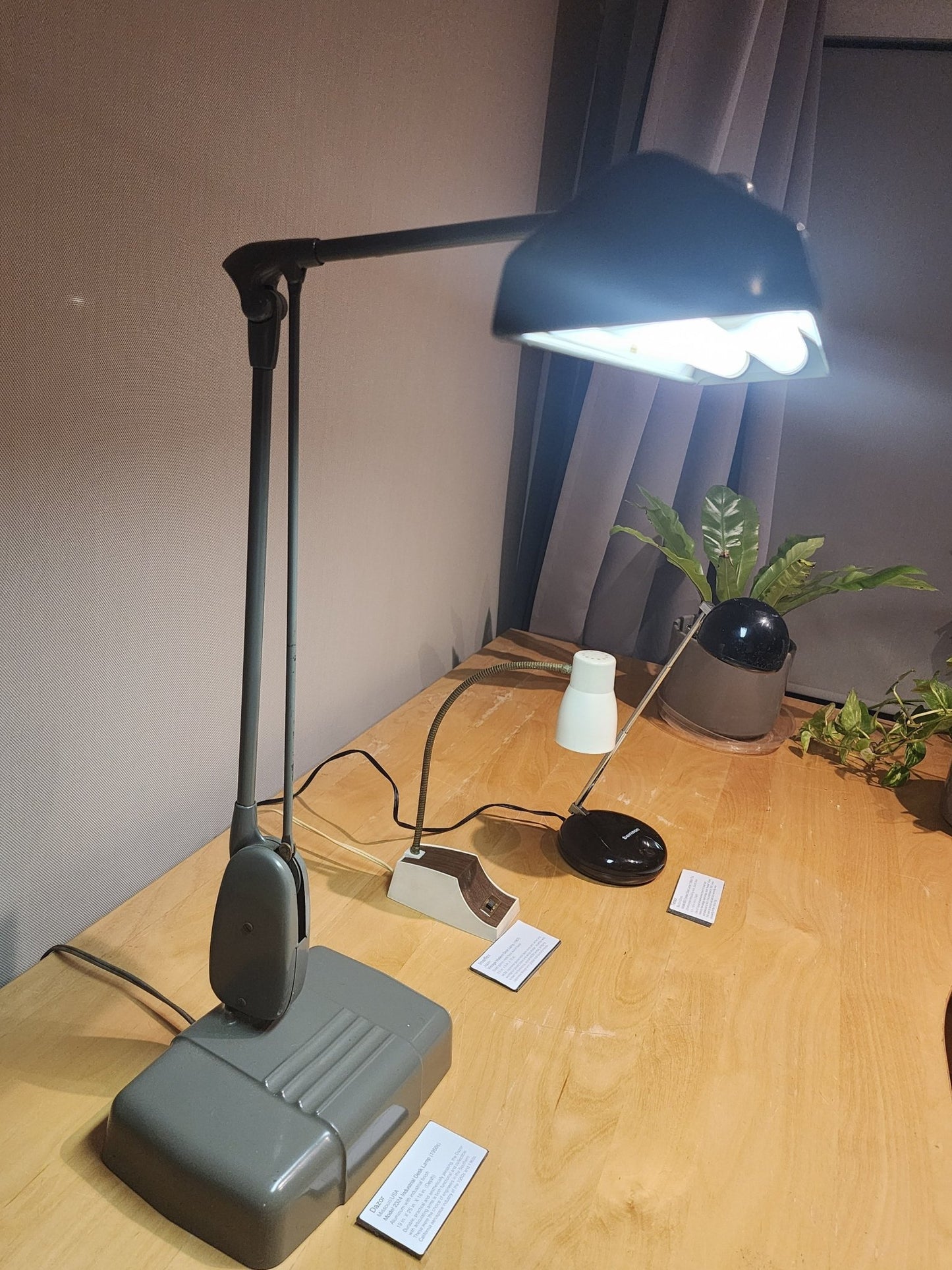 Dazor Model 2324 Industrial Desk Lamp (1950s) - MCMODSTORE