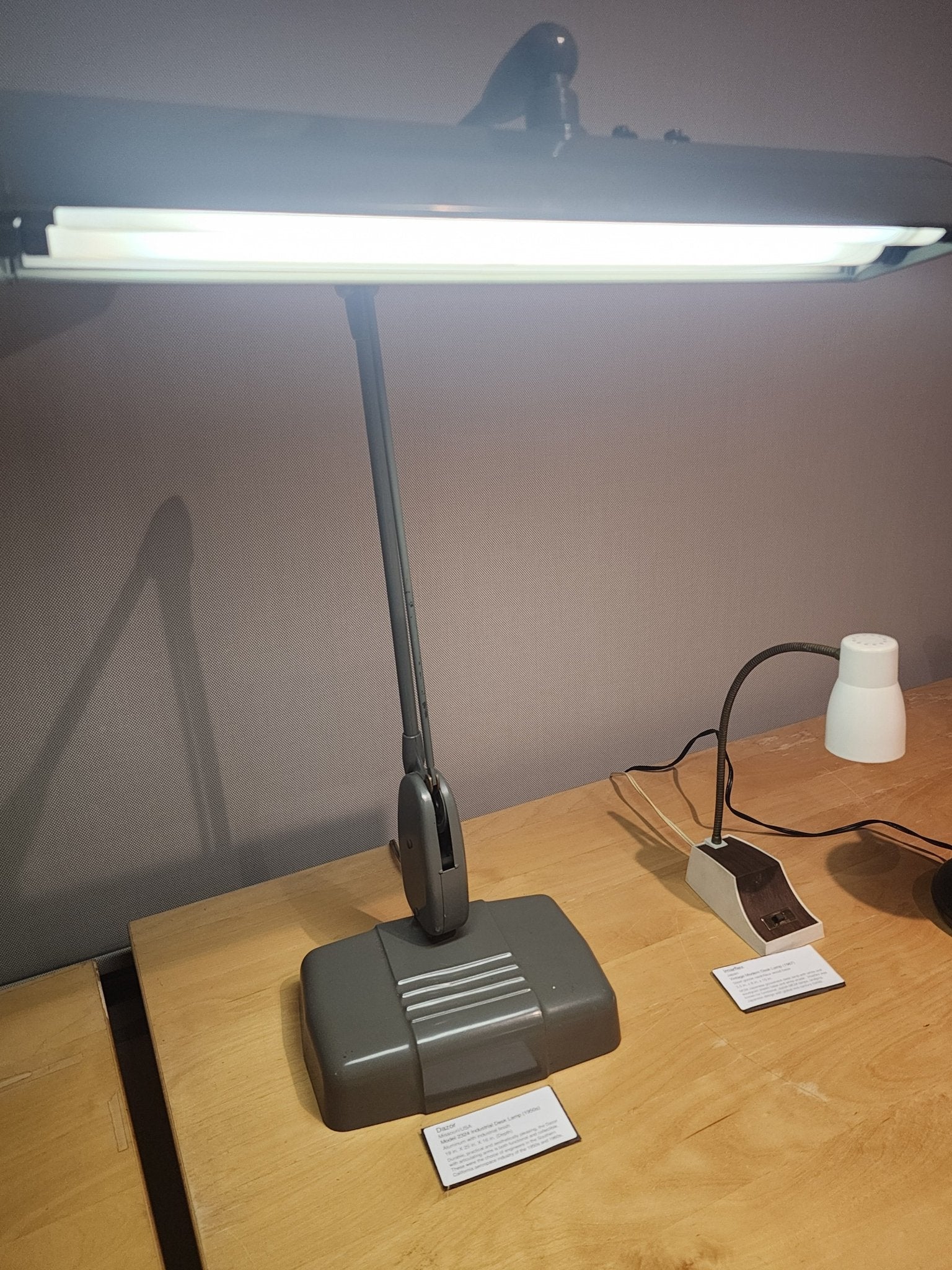 Dazor Model 2324 Industrial Desk Lamp (1950s) - MCMODSTORE